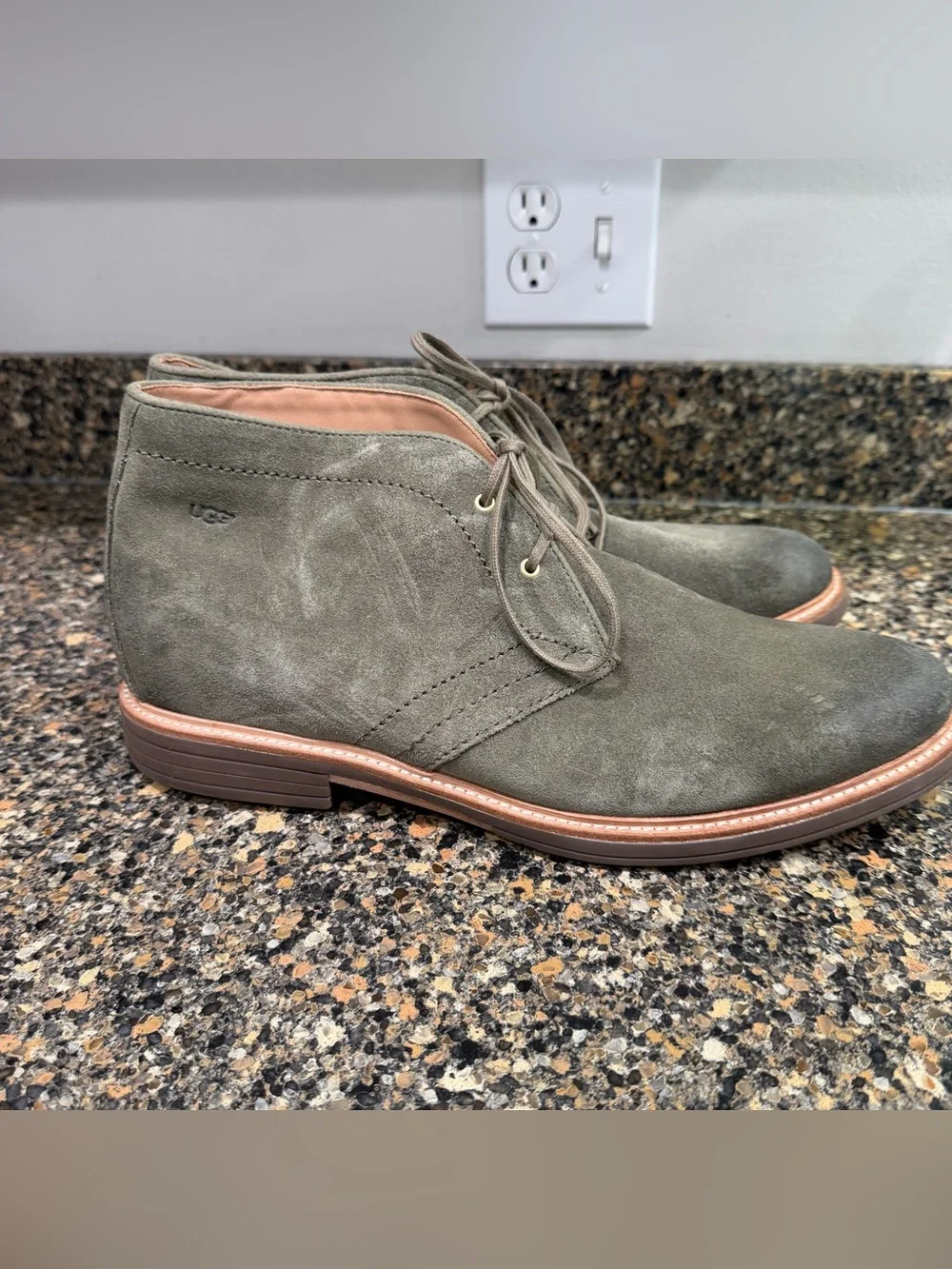 UGG Men's Olive Green Suede Chukka Boots size 13 new